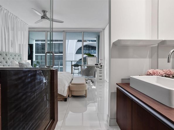 1040 Biscayne Blvd 2108, Miami FL 33132