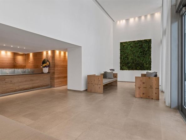 1040 Biscayne Blvd 2108, Miami FL 33132