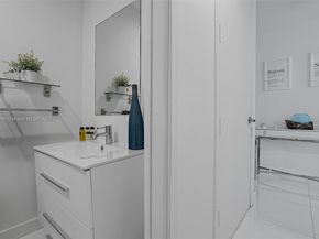 1040 Biscayne Blvd 2108, Miami FL 33132