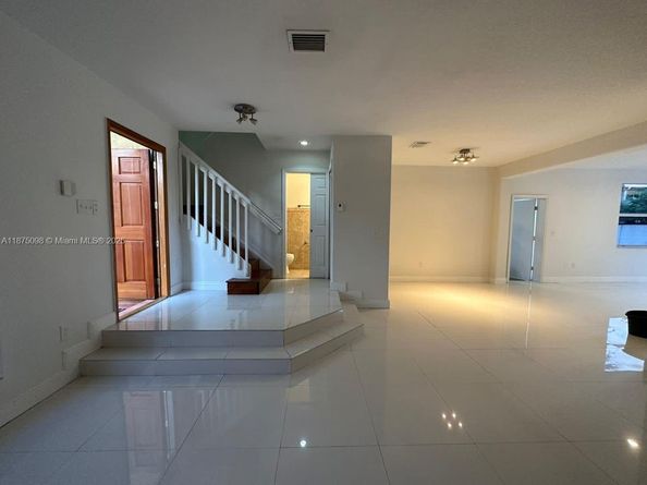 10812 NW 51st ln, Doral FL 33172