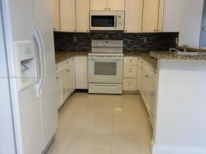 10812 NW 51st ln, Doral FL 33172