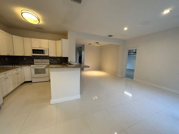 10812 NW 51st ln, Doral FL 33172