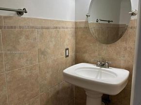 10812 NW 51st ln, Doral FL 33172