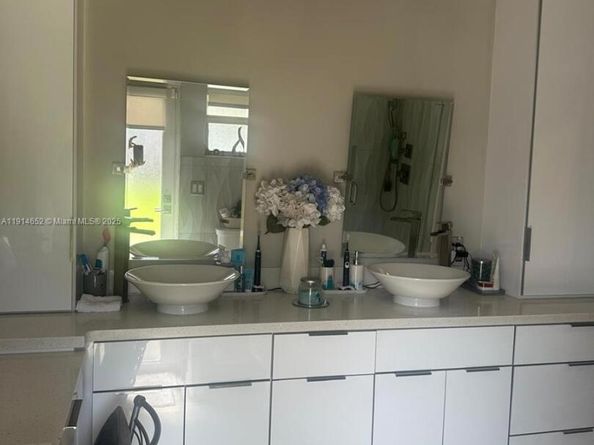 8530 NW 178th St, Hialeah FL 33015