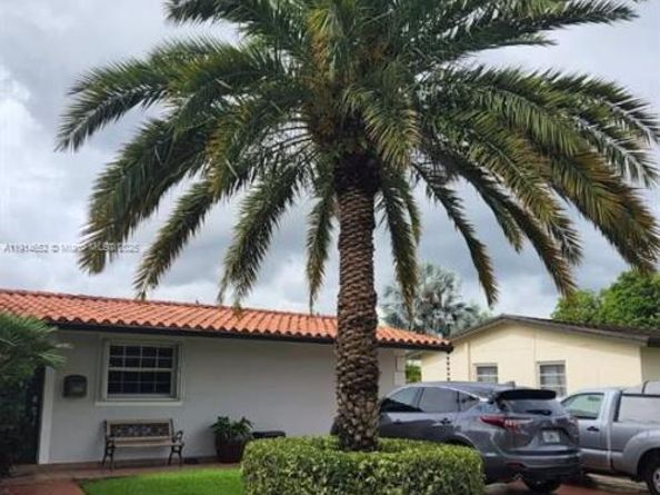8530 NW 178th St, Hialeah FL 33015