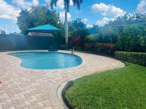 8530 NW 178th St, Hialeah FL 33015