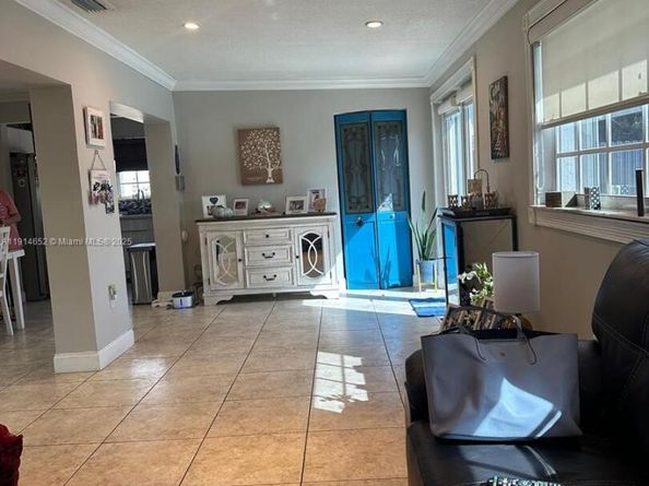 8530 NW 178th St, Hialeah FL 33015