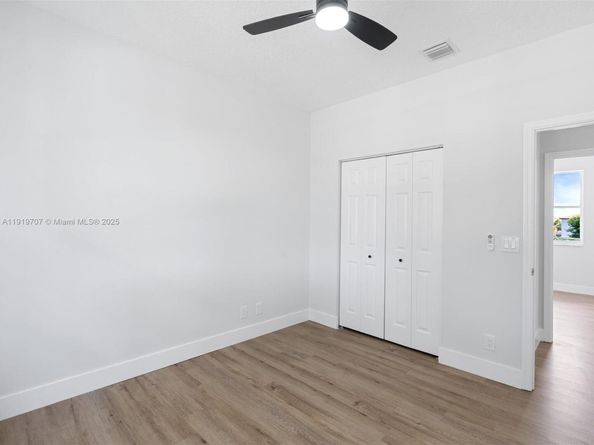 6758 Lake Nona Pl, Lake Worth FL 33463