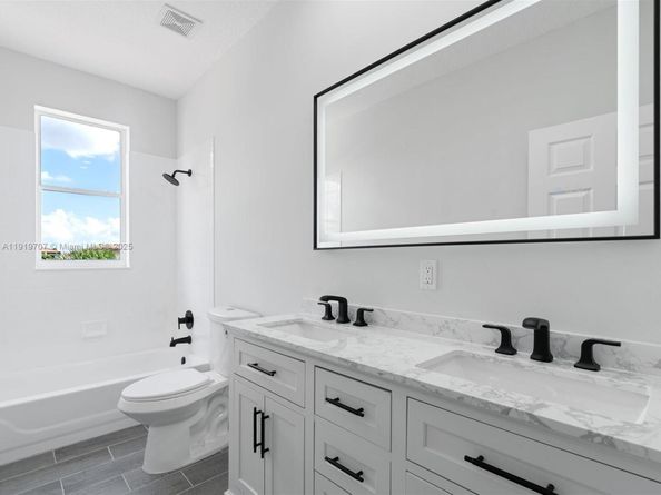 6758 Lake Nona Pl, Lake Worth FL 33463