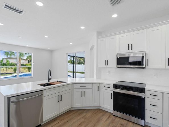 6758 Lake Nona Pl, Lake Worth FL 33463