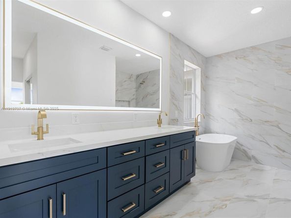 6758 Lake Nona Pl, Lake Worth FL 33463