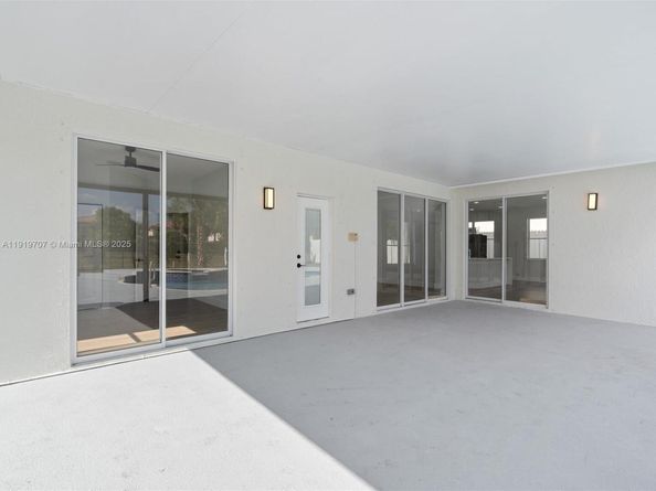 6758 Lake Nona Pl, Lake Worth FL 33463