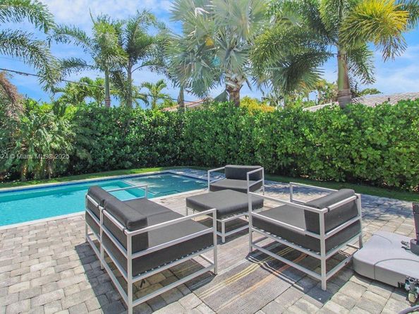 2716 NE 27th Ct, Fort Lauderdale FL 33306