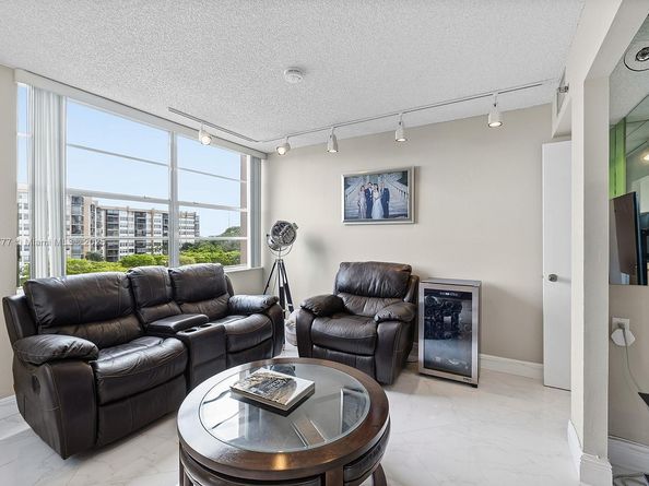 1000 Saint Charles Pl 417, Pembroke Pines FL 33026