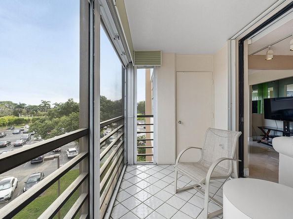 1000 Saint Charles Pl 417, Pembroke Pines FL 33026