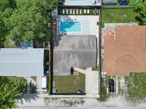 560 NE 161st St, Miami FL 33162