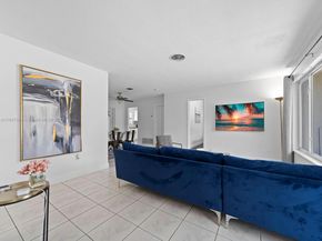 560 NE 161st St, Miami FL 33162