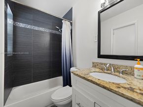 560 NE 161st St, Miami FL 33162