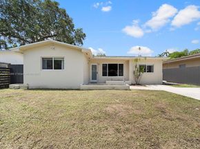 560 NE 161st St, Miami FL 33162