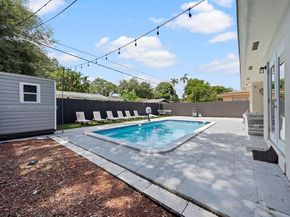 560 NE 161st St, Miami FL 33162
