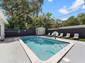 560 NE 161st St, Miami FL 33162
