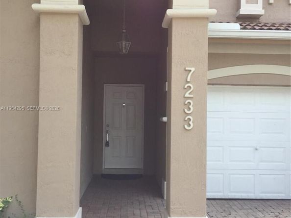 7233 NW 113th Ct, Doral FL 33178