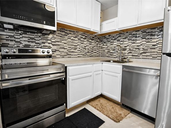 111 Golden Isles Dr C9, Hallandale Beach FL 33009