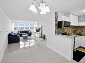 111 Golden Isles Dr C9, Hallandale Beach FL 33009