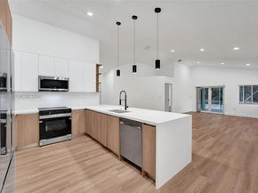 10153 NW 3rd Ct, Plantation FL 33324