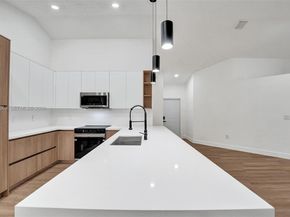 10153 NW 3rd Ct, Plantation FL 33324