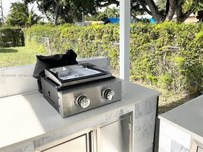 161 NW 145th St, Miami FL 33168