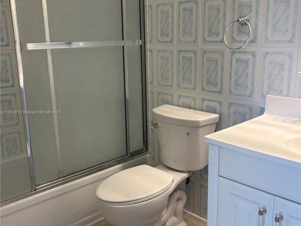 4700 NW 35TH St 602, Lauderdale Lakes FL 33319