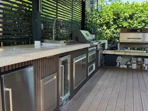 18555 SW 42nd St, Miramar FL 33029