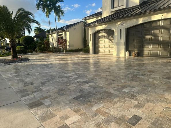 18555 SW 42nd St, Miramar FL 33029