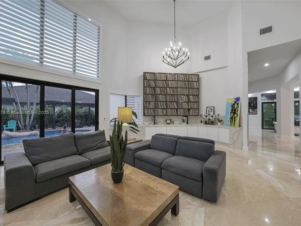 18555 SW 42nd St, Miramar FL 33029