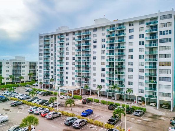 2841 NE 163rd St 704, North Miami Beach FL 33160