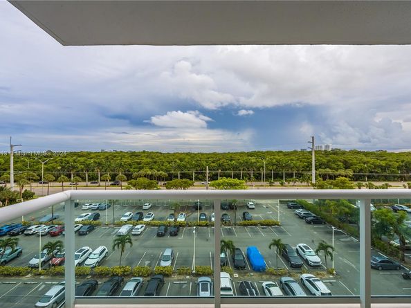 2841 NE 163rd St 704, North Miami Beach FL 33160