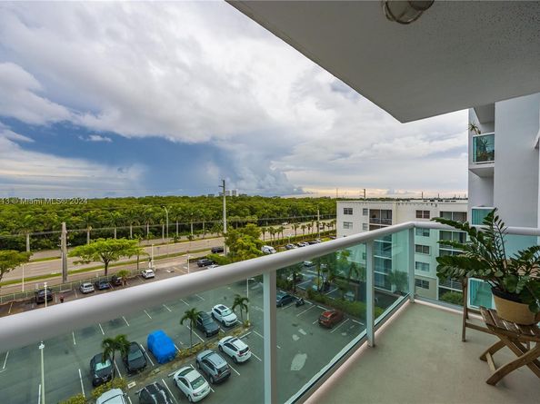 2841 NE 163rd St 704, North Miami Beach FL 33160