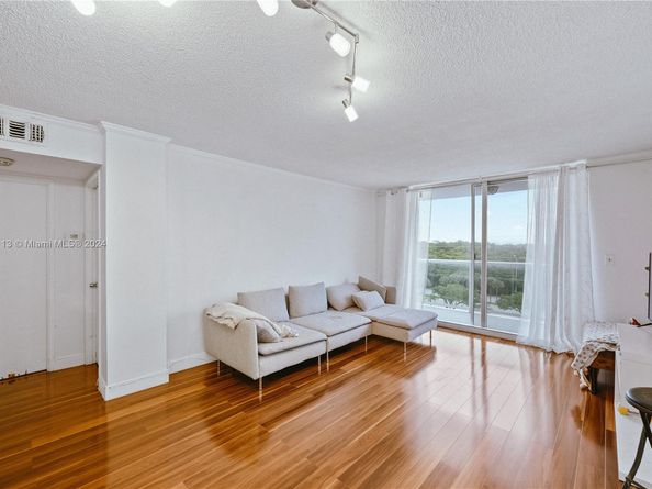 2841 NE 163rd St 704, North Miami Beach FL 33160