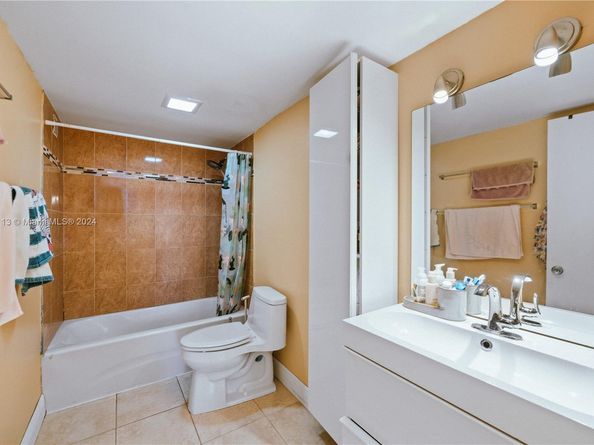 2841 NE 163rd St 704, North Miami Beach FL 33160