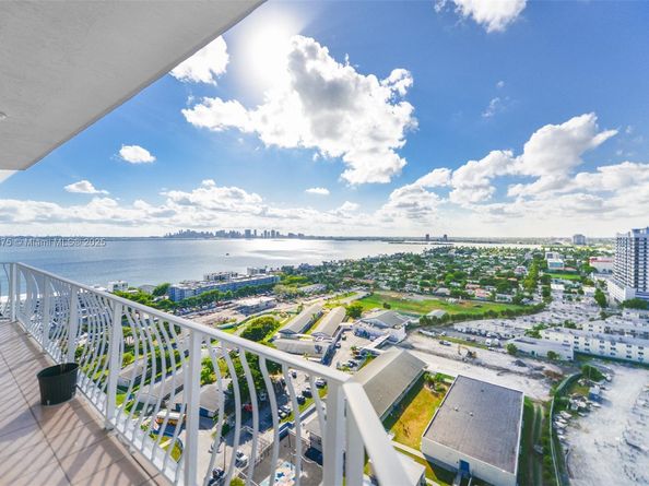 7601 E Treasure Dr PH103, North Bay Village FL 33141