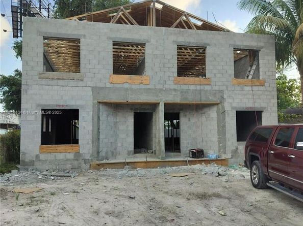 1629 NW 40th St, Miami FL 33142
