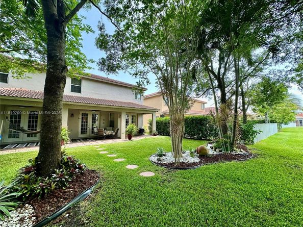 19421 Stonebrook St, Weston FL 33332