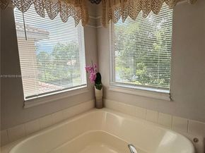 19421 Stonebrook St, Weston FL 33332