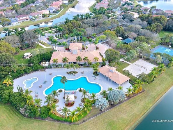 19421 Stonebrook St, Weston FL 33332