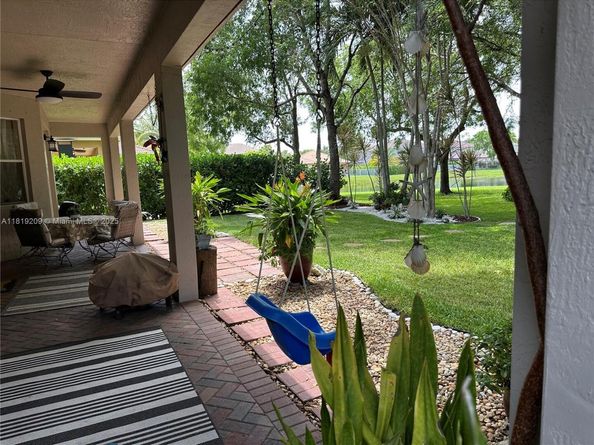 19421 Stonebrook St, Weston FL 33332