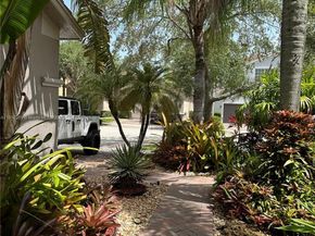 19421 Stonebrook St, Weston FL 33332