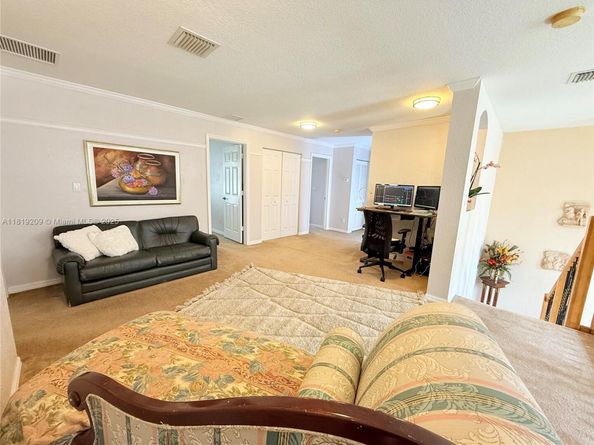 19421 Stonebrook St, Weston FL 33332