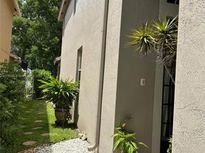19421 Stonebrook St, Weston FL 33332
