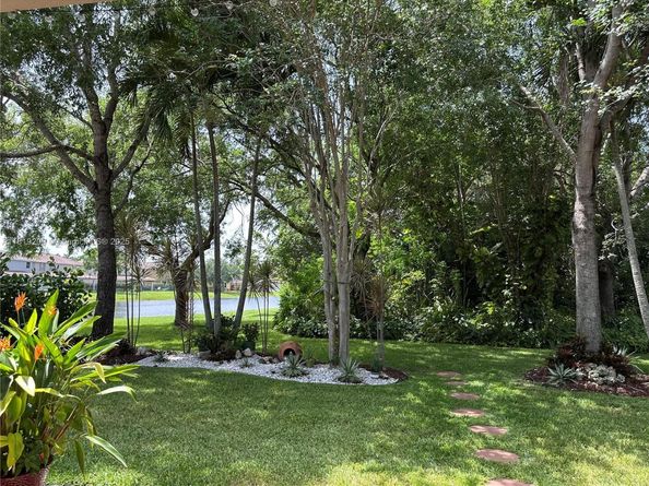 19421 Stonebrook St, Weston FL 33332
